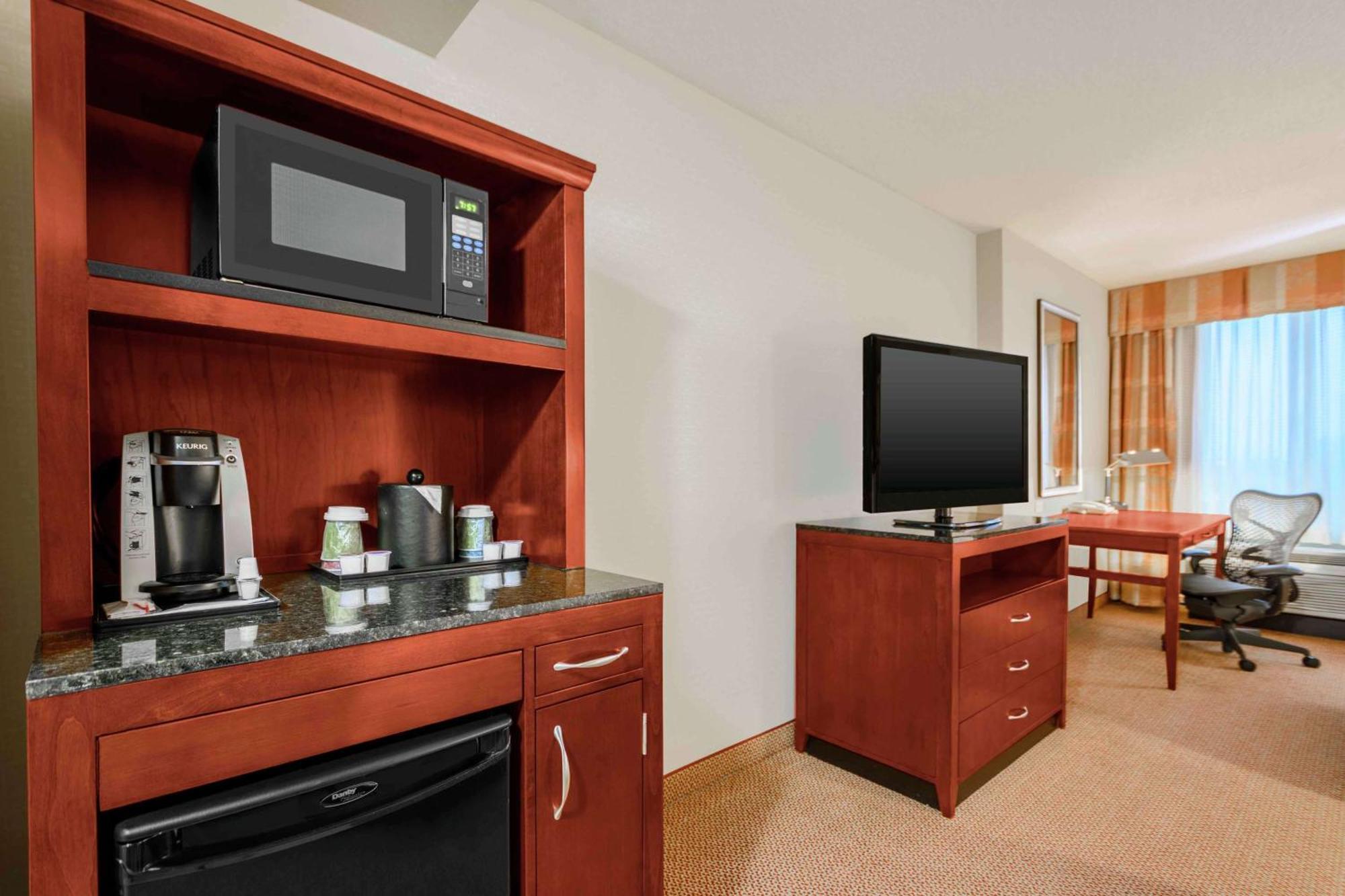 Hilton Garden Inn Independence Exterior photo
